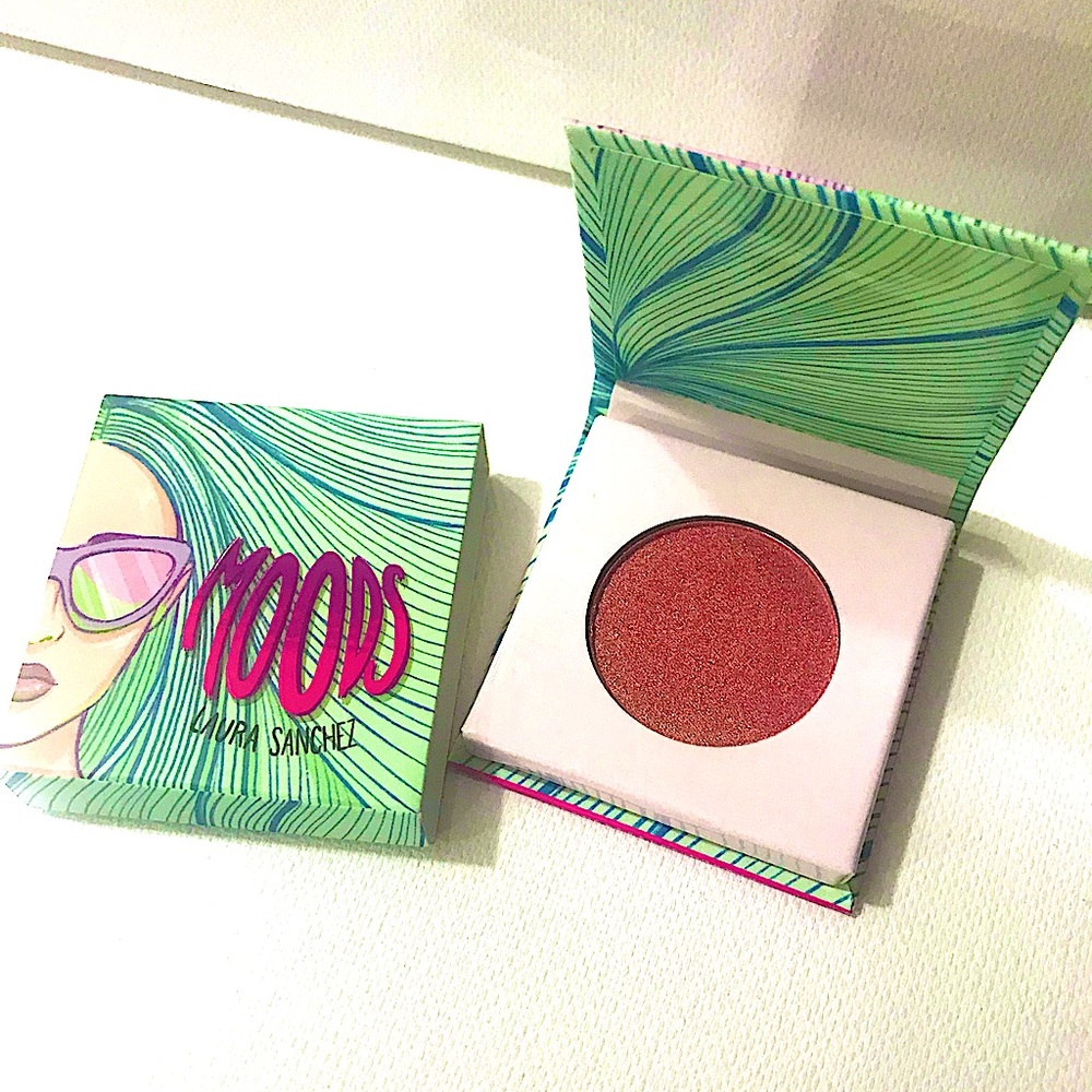 🆕 Moods by Laura Sanchez Eyeshadow - Described as a Dark Rosé Color